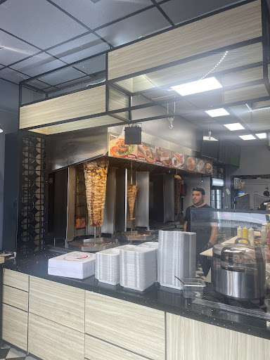 Photo of Shawarma Kingdom - 377 Burnhamthorpe Rd E #4, Mississauga, ON L5A 3Y1