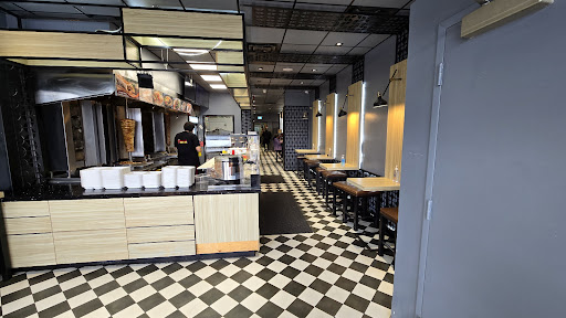 Photo of Shawarma Kingdom - 377 Burnhamthorpe Rd E #4, Mississauga, ON L5A 3Y1