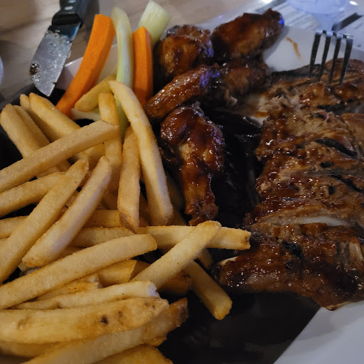 Photo of Wicked Eats Kitchen + Bar - 15570 Yonge St, Aurora, ON L4G 1P2