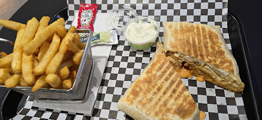 Photo of Riki Shish Taouk & Grillades - 25 Rue St Germain E, Rimouski, QC G5L 1A3