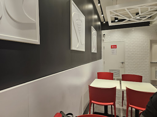 Photo of Shawarmaz UQAM - 277 Rue Sainte-Catherine E, Montréal, QC H2X 1L5