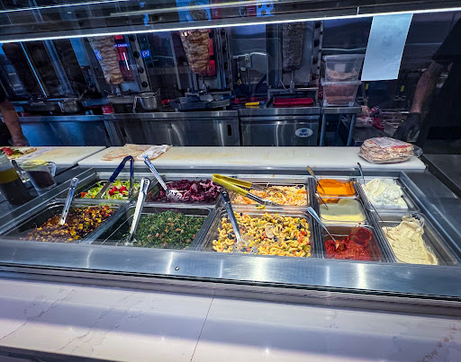 Photo of Shawarmaz Vaudreuil-Dorion - 3200 Bd de la Gare #120, Vaudreuil-Dorion, QC J7V 8W5