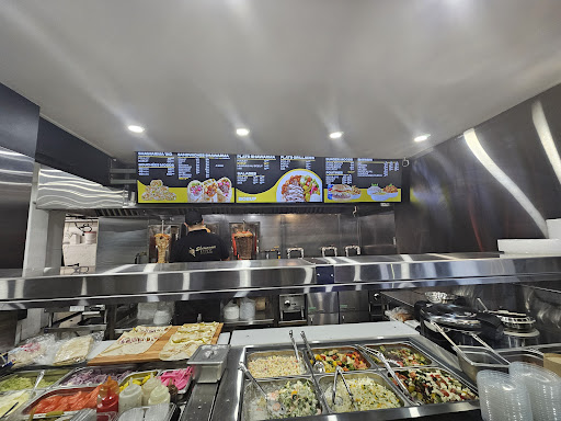 Photo of Shawarma Moods Cote-des-neiges - 5711 Chem. de la Côte-des-Neiges, Montréal, QC H3S 1Y7