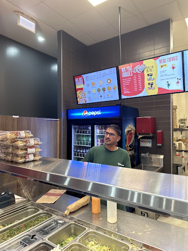 Photo of Restaurant Boustan - 9216 Bd Lacordaire, Saint-Léonard, QC H1R 2B7