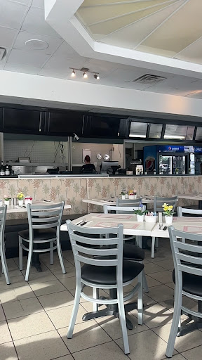 Photo of Table 46 - 16 Bd Sir-Wilfrid-Laurier, Beloeil, QC J3G 4E8