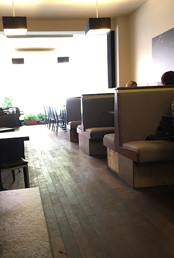 Photo of Restaurant Arousse St-Jérome - 66 Rue de la Gare, Saint-Jérôme, QC J7Z 2B8
