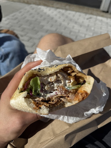 Photo of Lori Döner - 3721 Rue Ontario E, Montréal, QC H1W 1S1