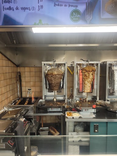 Photo of Monsieur Taouk - 825 Rue Saint-Laurent O, Longueuil, QC J4K 2V1
