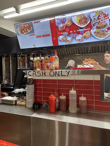 Photo of La Ligne Rouge - 414 Rue Jean-Talon E, Montréal, QC H2R 1T5