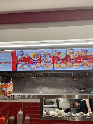 Photo of La Ligne Rouge - 414 Rue Jean-Talon E, Montréal, QC H2R 1T5