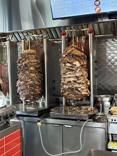 Photo of La Ligne Rouge - 414 Rue Jean-Talon E, Montréal, QC H2R 1T5