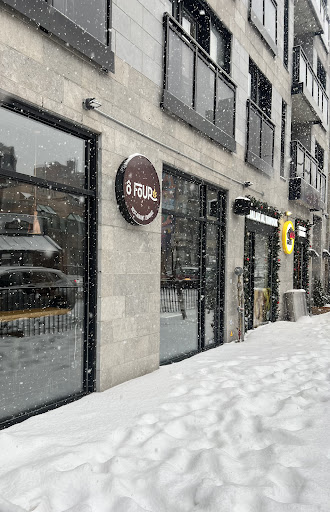Photo of Ô Four - 3452 Av. du Parc, Montréal, QC H2X 2H5