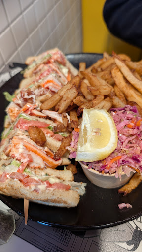 Photo of Le Shack Du Pêcheur Express - 10 Bd de Bromont, Bromont, QC J2L 3H1