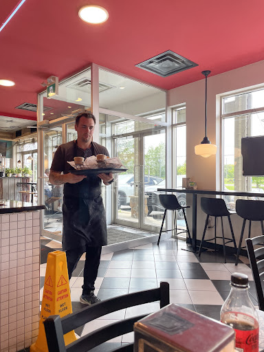 Photo of Le Shack Du Pêcheur Express - 10 Bd de Bromont, Bromont, QC J2L 3H1