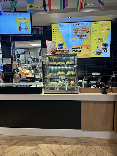 Photo of McDonald's - 14 Bd de Bromont Suite 101, Bromont, QC J2L 2K2