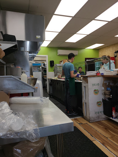 Photo of Le Falafel Plus+ - 6245 Bd Décarie, Montréal, QC H3W 3E1