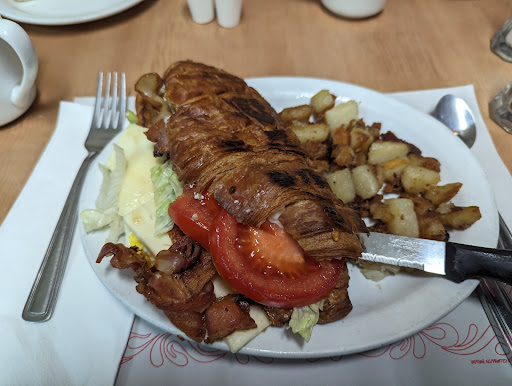 Photo of Restaurant Eureka - 2802 Rue de la Salle, Jonquière, QC G7S 2A4