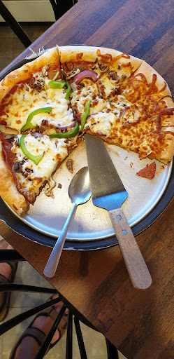 Photo of Pizza Royale (1986) Inc - 2674 Bd Laflèche, Baie-Comeau, QC G5C 1E4