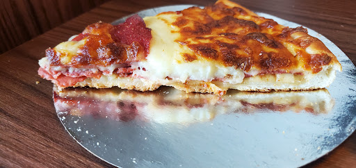 Photo of Gus' Pizza Place - 346 Hardisty Ave, Hinton, AB T7V 1E8