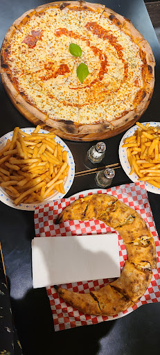 Photo of Pizza Miam's - Entrée indépendante ouest, 2500 Chem. des Quatre-Bourgeois, Québec, QC G1V 4P9