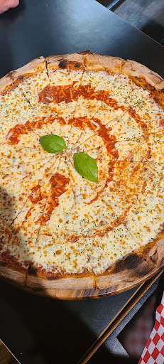 Photo of Pizza Miam's - Entrée indépendante ouest, 2500 Chem. des Quatre-Bourgeois, Québec, QC G1V 4P9
