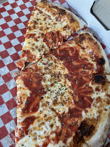 Photo of Pizza Miam's - Entrée indépendante ouest, 2500 Chem. des Quatre-Bourgeois, Québec, QC G1V 4P9