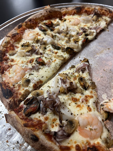 Photo of Pizza Miam's - Entrée indépendante ouest, 2500 Chem. des Quatre-Bourgeois, Québec, QC G1V 4P9