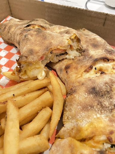 Photo of Pizza Miam's - Entrée indépendante ouest, 2500 Chem. des Quatre-Bourgeois, Québec, QC G1V 4P9