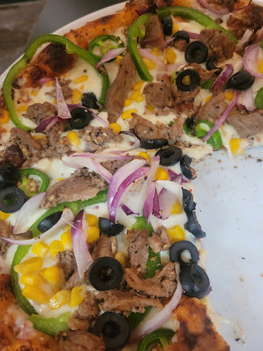 Photo of Pizza Miam's - Entrée indépendante ouest, 2500 Chem. des Quatre-Bourgeois, Québec, QC G1V 4P9