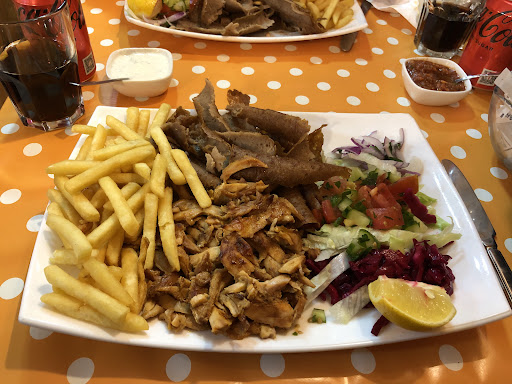 Photo of Reina Döner & Kebab - 5 Junction Rd, Archway, London N19 5QT, UK