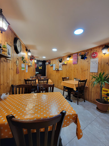 Photo of Reina Döner & Kebab - 5 Junction Rd, Archway, London N19 5QT, UK