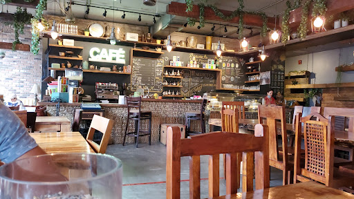 Photo of Amir - 5230 Rue Jean-Talon E, Saint-Léonard, QC H1S 1L1
