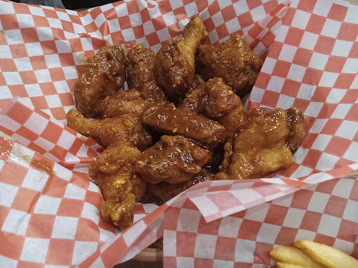 Photo of WOW! Wing House Shelburne - 800 Main St E, Shelburne, ON L0N 1S4