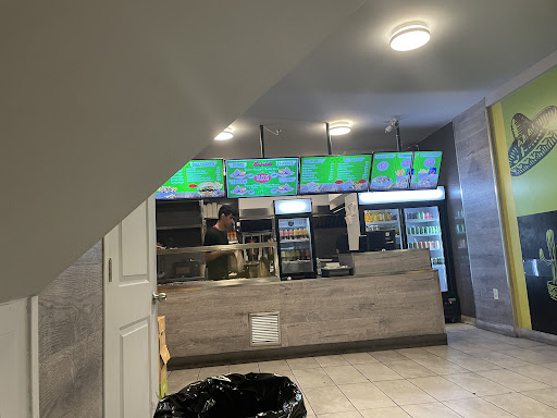 Photo of Rebecca Shish Taouk - 9299 Bd Saint-Michel, Montréal, QC H1Z 3G7