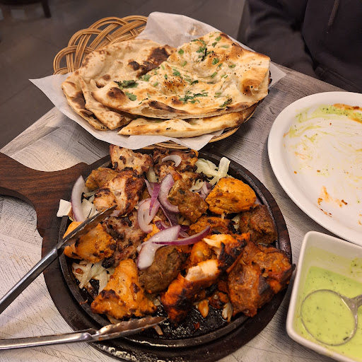 Photo of Royal Tandoori grill - 3200 Bd de la Gare #110, Vaudreuil-Dorion, QC J7V 8W5