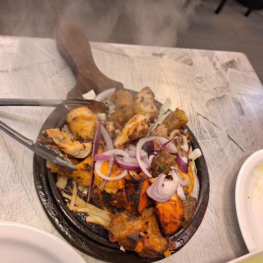 Photo of Royal Tandoori grill - 3200 Bd de la Gare #110, Vaudreuil-Dorion, QC J7V 8W5