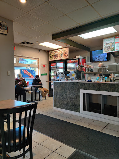 Photo of Madameek - 1024 Victoria St, Petawawa, ON K8H 2E2