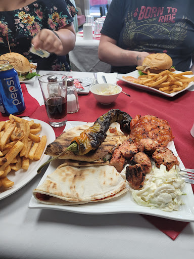 Photo of Al Mashhour Restaurant - Le Boulevard 165-800 Boulevard Chomedy Laval, Montreal, QC H7V 3Y4