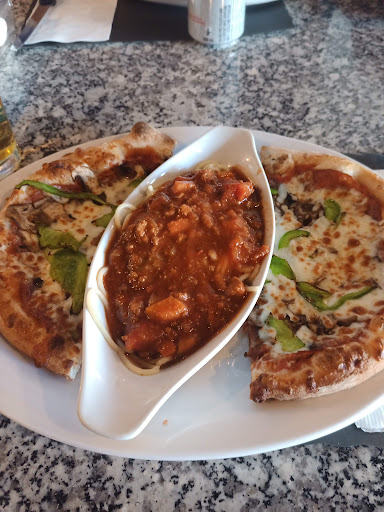 Photo of Pizza Maximum La Baie - 1083 Rue Bagot, La Baie, QC G7B 2P2