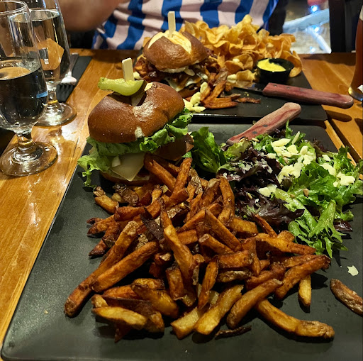Photo of L'Estaminet - 299 Rue Lafontaine, Rivière-du-Loup, QC G5R 3B1