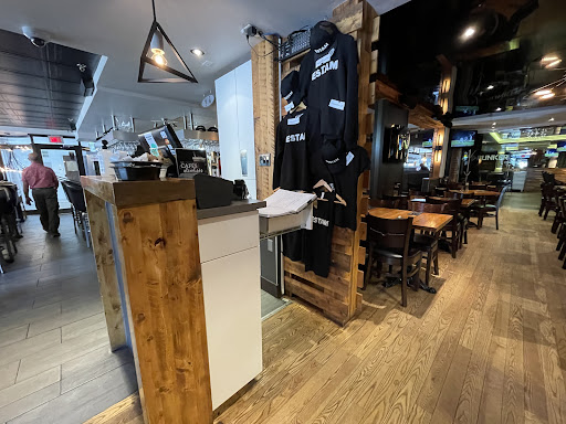 Photo of L'Estaminet - 299 Rue Lafontaine, Rivière-du-Loup, QC G5R 3B1