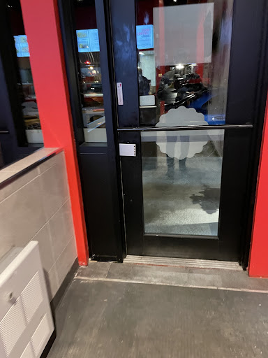 Photo of Amir - 86 Av. de la Gare Local 103, Saint-Sauveur, QC J0R 1R6