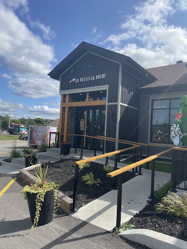 Photo of Amir - 86 Av. de la Gare Local 103, Saint-Sauveur, QC J0R 1R6