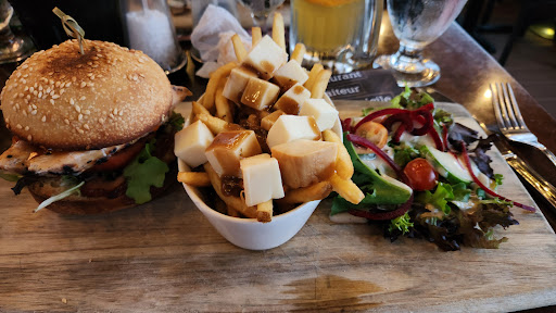 Photo of Restaurant-Bar le Mundial Saint-Raymond - 376 Rue St Joseph, Saint-Raymond, QC G3L 1J9