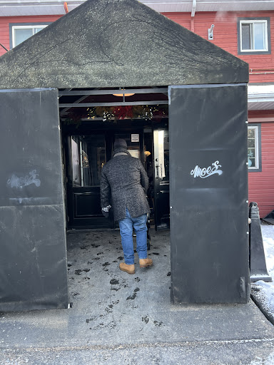 Photo of Bistro Moe's - 21 Av. de la Gare, Saint-Sauveur, QC J0R 1R0