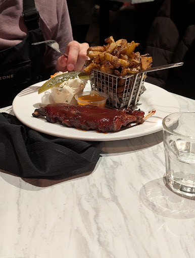 Photo of Bistro Moe's - 21 Av. de la Gare, Saint-Sauveur, QC J0R 1R0