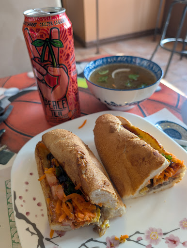 Photo of Comptoir Banh Mi - Pho - Restaurant Vietnamien - Restaurant-Traiteur - Sandwiches - 54 Rue St Vincent, Sainte-Agathe-des-Monts, QC J8C 2A6