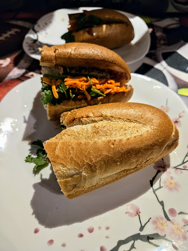Photo of Comptoir Banh Mi - Pho - Restaurant Vietnamien - Restaurant-Traiteur - Sandwiches - 54 Rue St Vincent, Sainte-Agathe-des-Monts, QC J8C 2A6