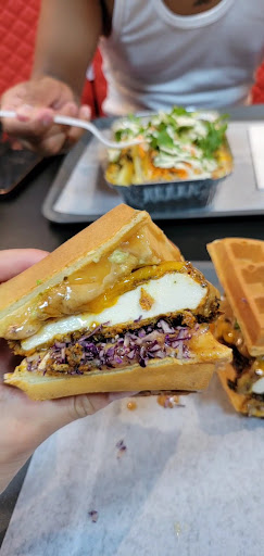Photo of Restaurant Kapsalon - 3855 Bd Décarie, Montréal, QC H4A 3J6