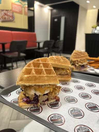 Photo of Restaurant Kapsalon - 3855 Bd Décarie, Montréal, QC H4A 3J6